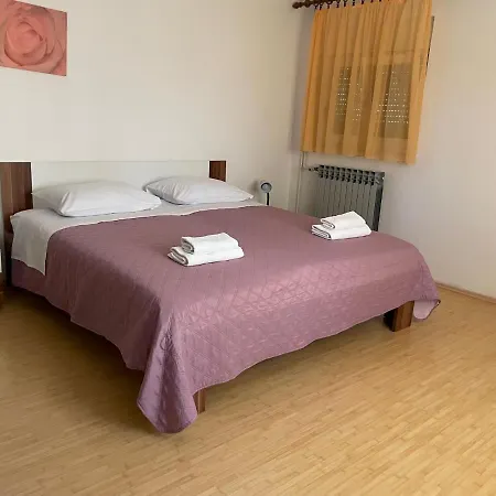 Apartment Vili * טרוגיר