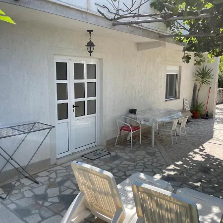 Apartment Vili דירה